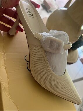 Cosy island Cream Pointed-Toe Mary Jane Heel